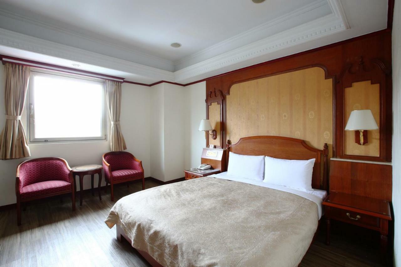 Hua Du Hotel 지룽 외부 사진